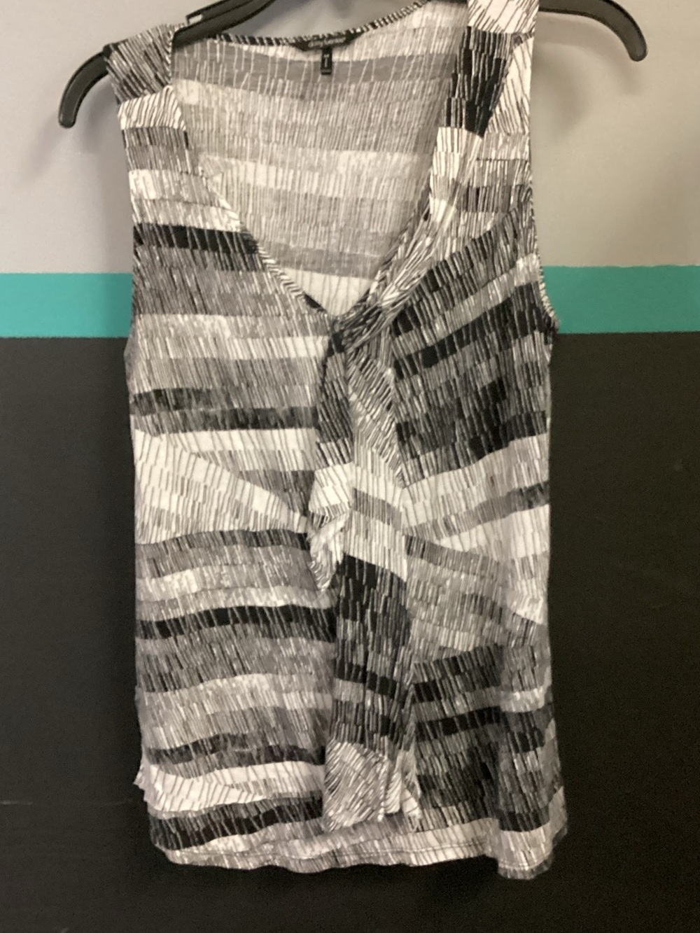 Daisy Fuentes Black, Gray & White Twist-Front Tank Top